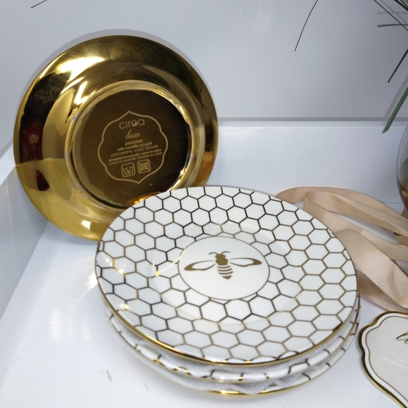 Luxe by Ciroa Porcelain Honeycomb Saucers - Picture 2 of 5